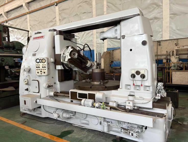 Liebherr L-2200