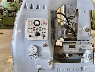 Liebherr L-300