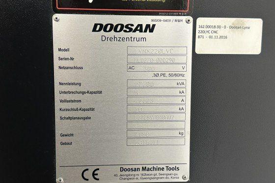 Doosan Lynx 220LYC (2016)