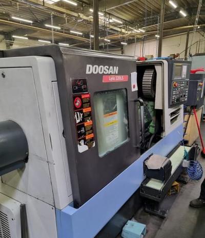 Doosan LYNX 220 LS (2012)