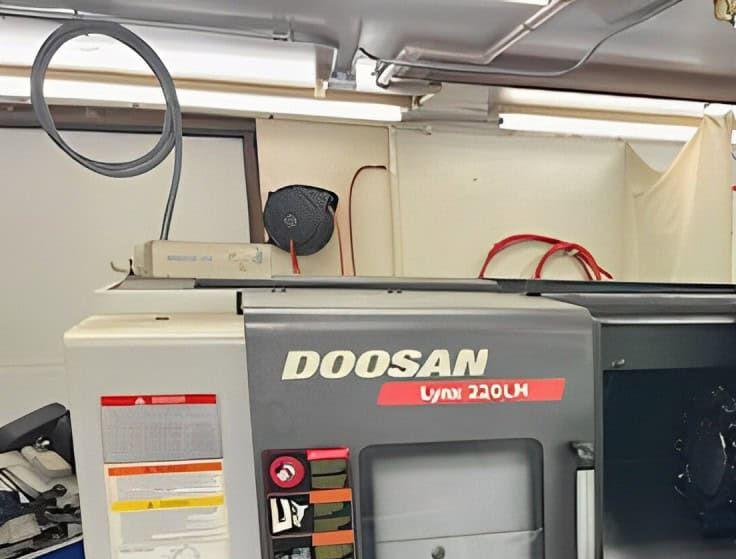 Doosan Lynx 220LMB (2009)