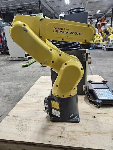 Fanuc offers a payload capacity of 7 kg and a reach of 717 (2014)
