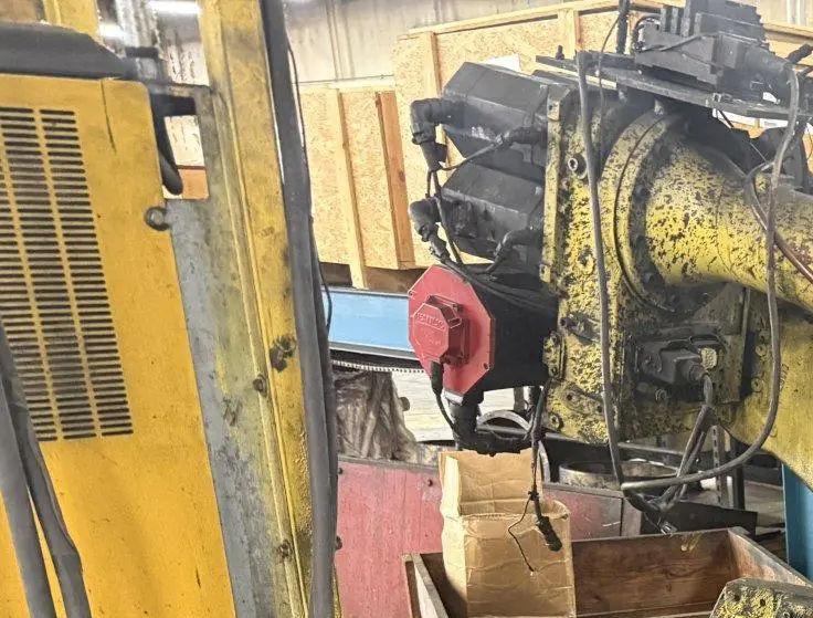 Fanuc R-2000iB / 165F FOUNDRY PRO ROBOT (2000)
