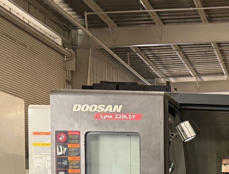 Doosan 220LSYC (2015)