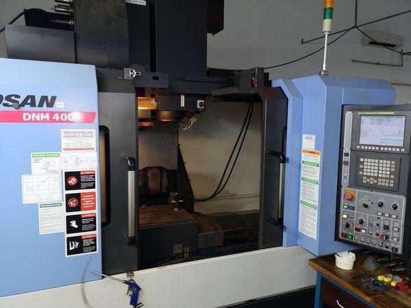 Doosan DNM400 (2009)