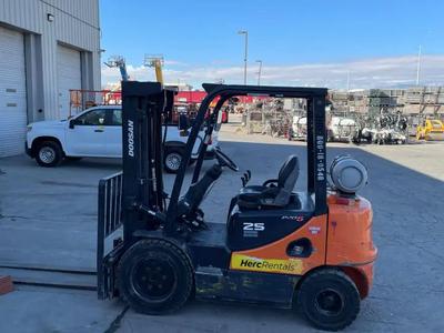 Doosan G25P-5 (2017)