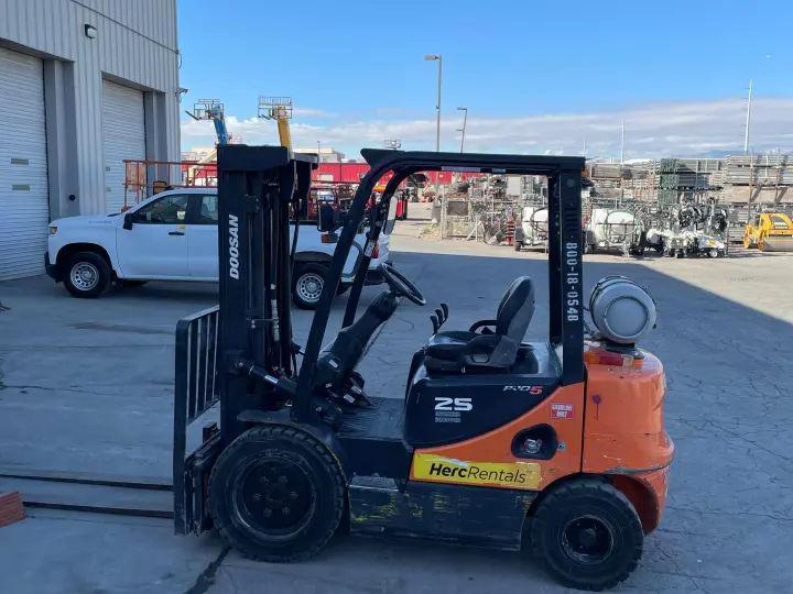 Doosan G25P-5 (2017)
