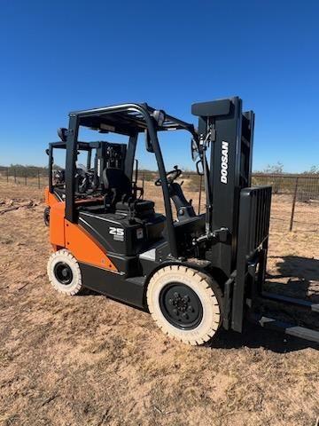 Doosan g25e 7 forklift (2022)